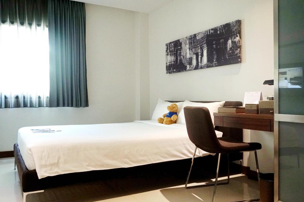 S33 Compact Sukhumvit Hotel Bangkok Esterno foto