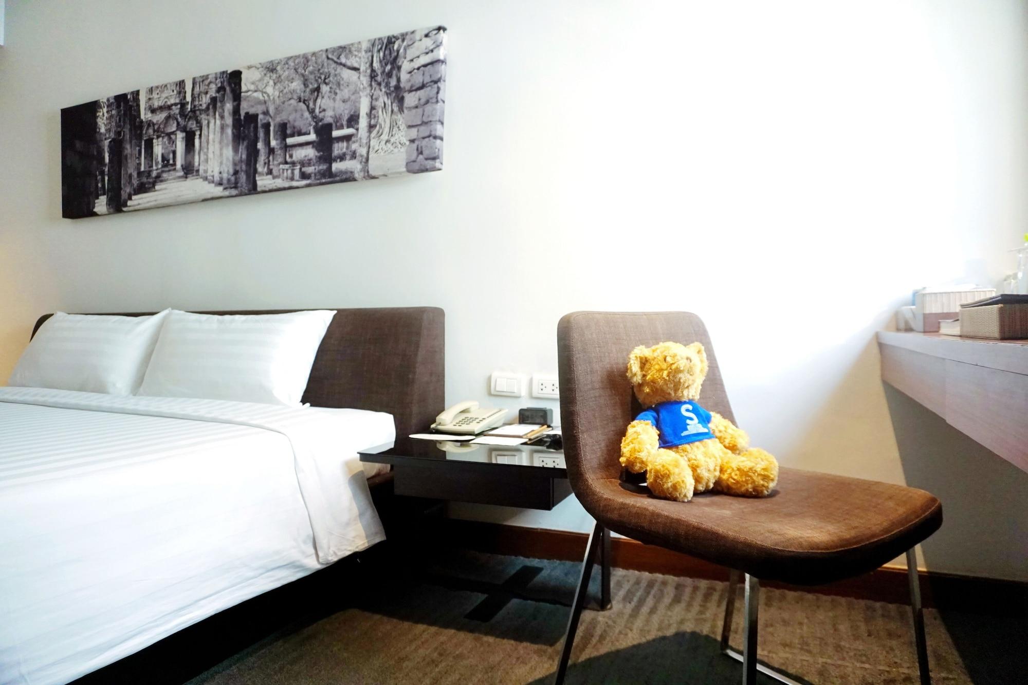 S33 Compact Sukhumvit Hotel Bangkok Esterno foto