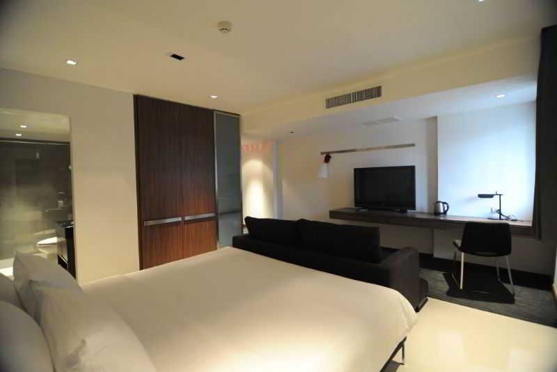 S33 Compact Sukhumvit Hotel Bangkok Esterno foto