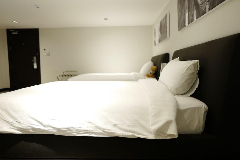 S33 Compact Sukhumvit Hotel Bangkok Esterno foto