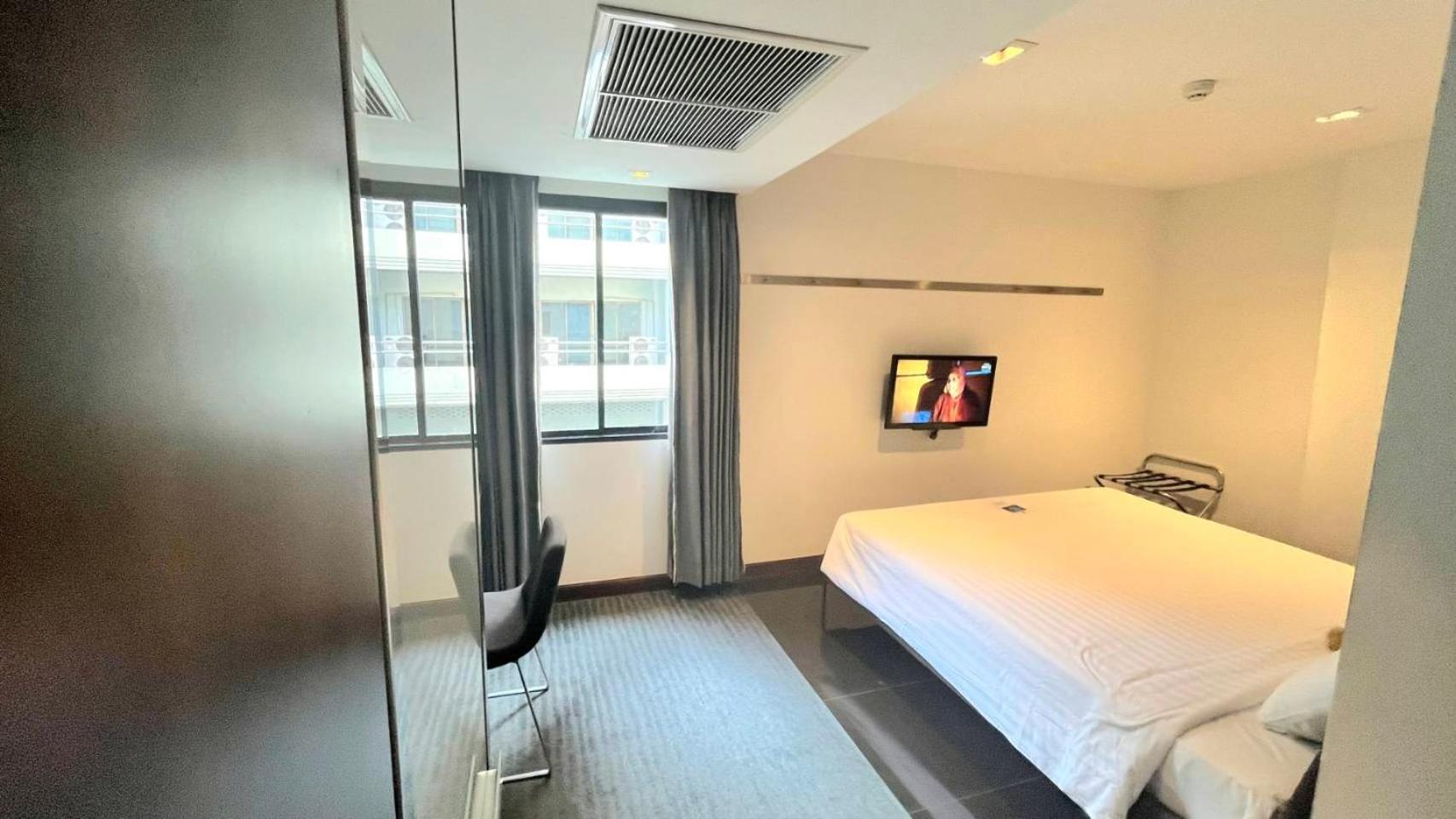 S33 Compact Sukhumvit Hotel Bangkok Esterno foto