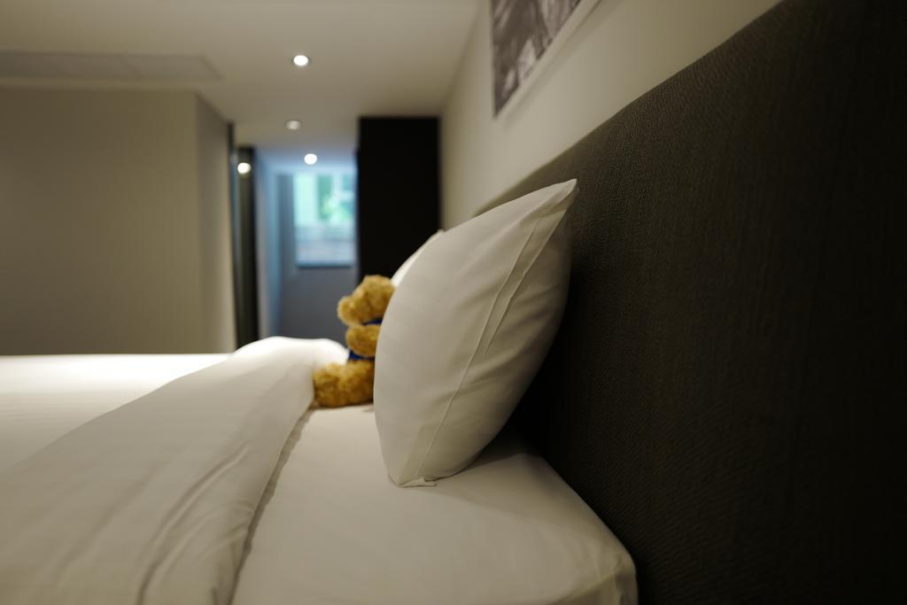 S33 Compact Sukhumvit Hotel Bangkok Esterno foto